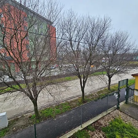 Harmonia Budget Apartment *